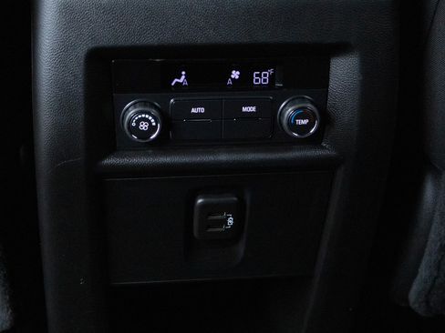 Used 2023 Chevrolet Traverse LT AWD/4WD image 29