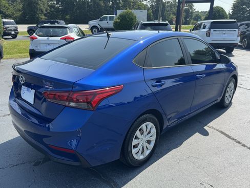 Used 2022 Hyundai Accent SE w/ Cargo Package FWD image 5