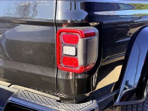 Used 2021 Jeep Gladiator Overland image 6