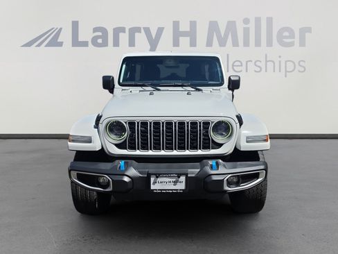 Used 2024 Jeep Wrangler Unlimited Sahara AWD/4WD image 8