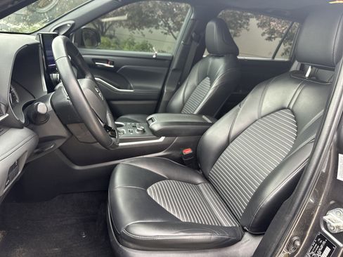 Used 2023 Toyota Highlander XSE AWD/4WD image 14