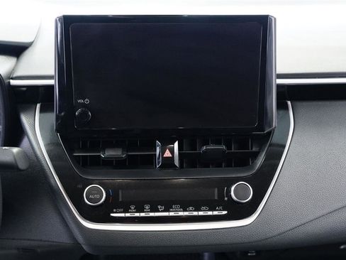 Used 2025 Toyota Corolla LE image 18