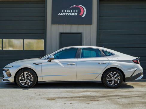 Used 2026 Hyundai Sonata Blue FWD image 4