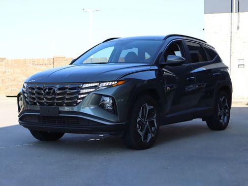Used 2022 Hyundai Tucson SEL w/ Convenience + Premium Package AWD/4WD image 2
