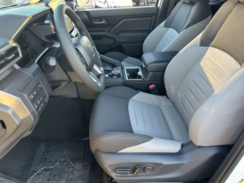 Used 2025 Toyota Tacoma TRD Sport w/ TRD Sport Upgrade Package image 14