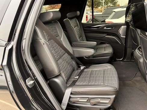Used 2024 Cadillac Escalade V w/ LPO, ONYX Package image 31