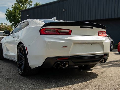 Used 2018 Chevrolet Camaro SS RWD image 7