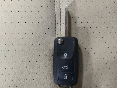 Used 2017 Volkswagen Jetta SEL FWD image 32
