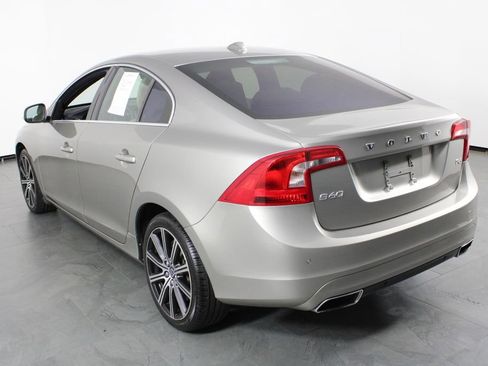 Used 2016 Volvo S60 T6 image 3