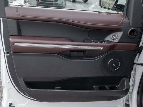 Used 2024 Ford Expedition Limited image 18