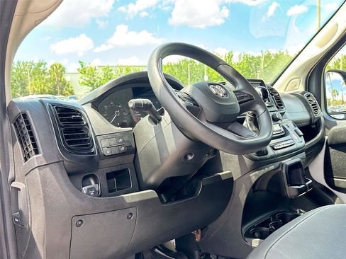 Used 2025 RAM ProMaster 2500 w/ Convenience Group FWD image 9