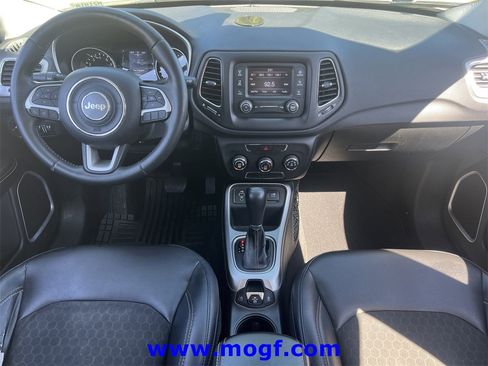 Used 2018 Jeep Compass Latitude image 5