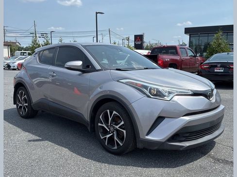 Used 2018 Toyota C-HR XLE FWD image 1