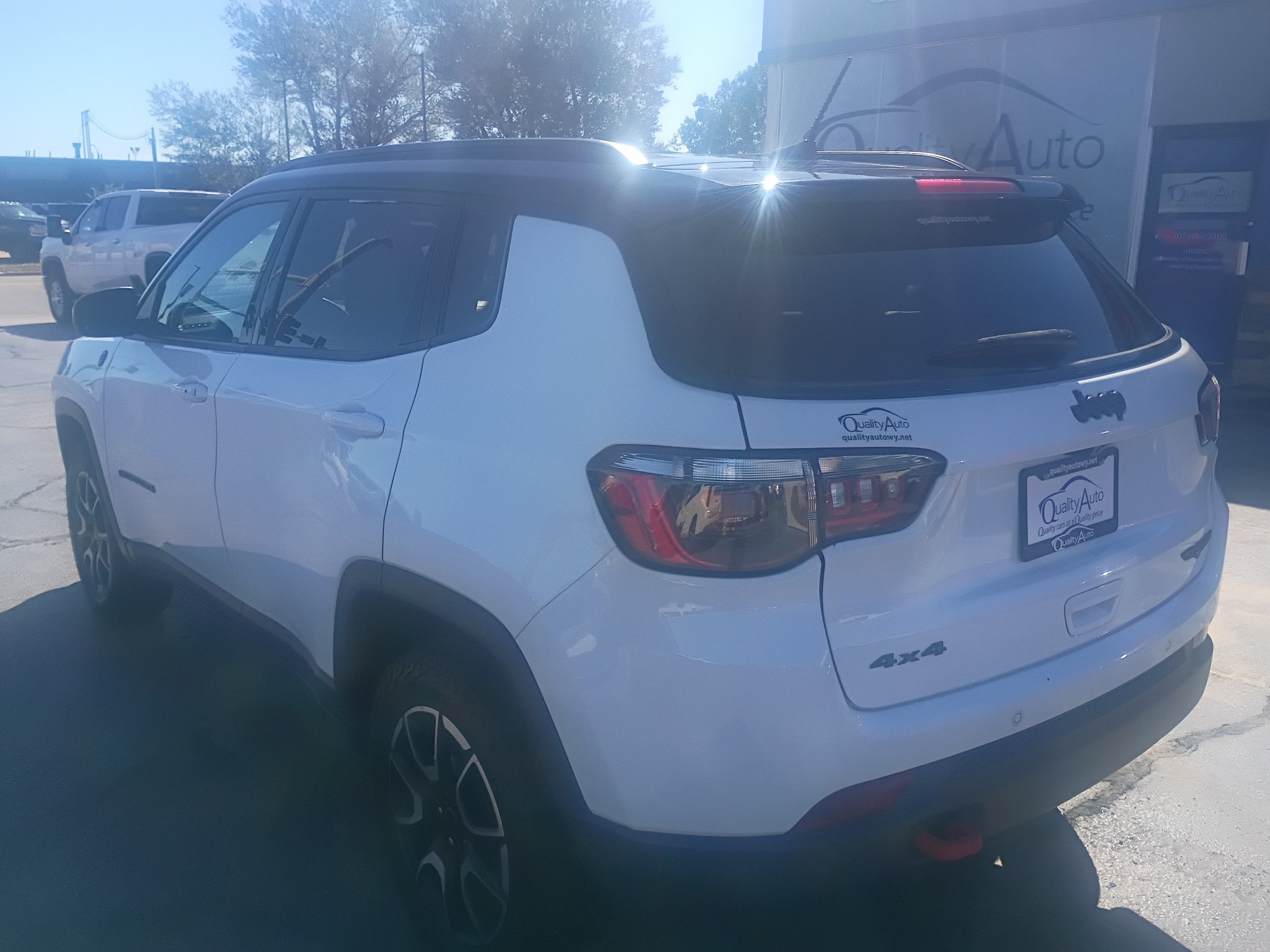 Used 2025 Jeep Compass Trailhawk AWD/4WD image 8