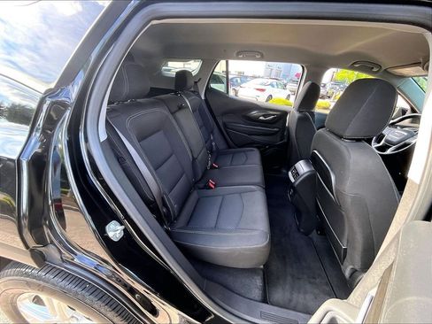 Used 2024 GMC Terrain SLE AWD/4WD image 16