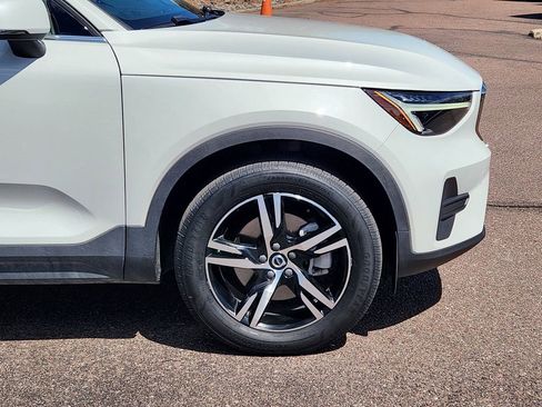 Used 2024 Volvo XC40 B5 Core AWD/4WD image 29