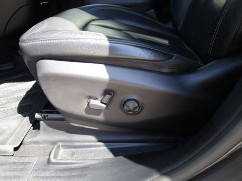 Used 2020 Chrysler Pacifica Touring-L Plus w/ S Appearance Package FWD image 17