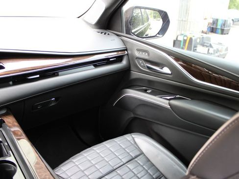 Certified 2022 Cadillac Escalade Sport Platinum AWD/4WD image 52