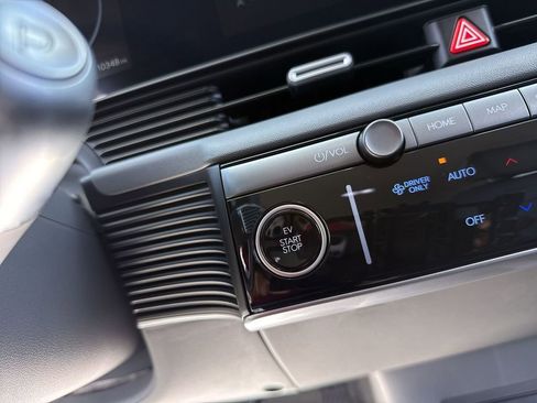 Used 2025 Hyundai Ioniq 5 SEL image 18