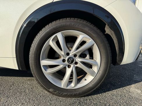 Used 2019 INFINITI QX30 image 18