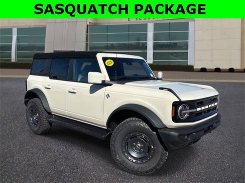 New 2025 Ford Bronco Outer Banks w/ Sasquatch Package image 1
