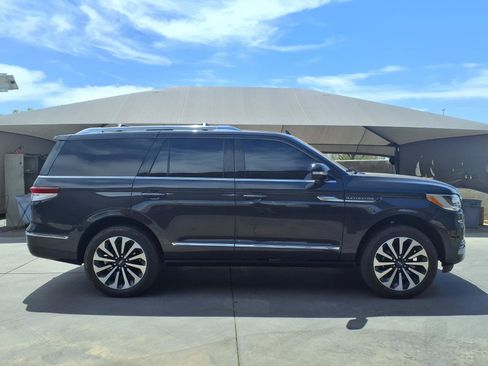 Used 2023 Lincoln Navigator Reserve AWD/4WD image 4