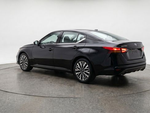 Used 2025 Nissan Altima 2.5 SV FWD image 6