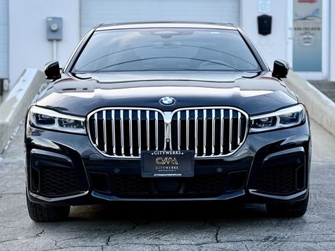 Used 2020 BMW 750i xDrive w/ Executive Package AWD/4WD image 3