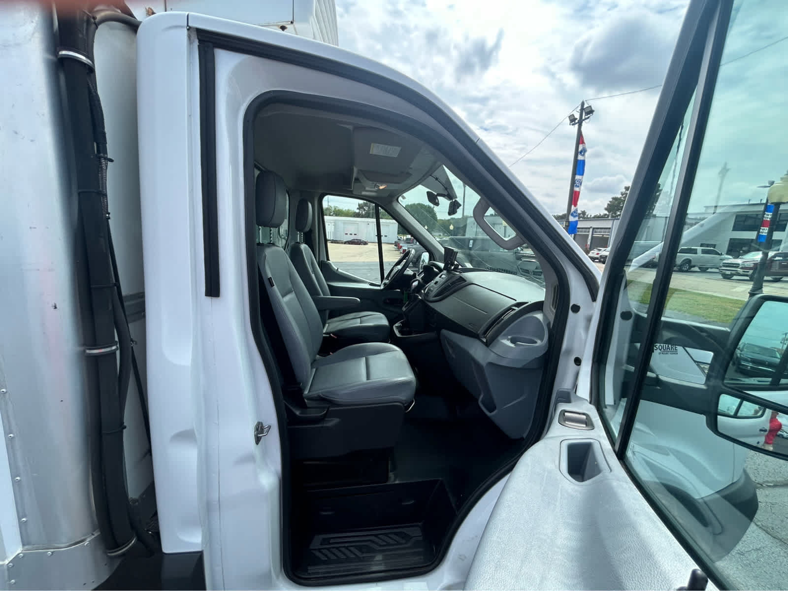 Used 2018 Ford Transit 350 138 DRW w/ Exterior Upgrade Package RWD image 11