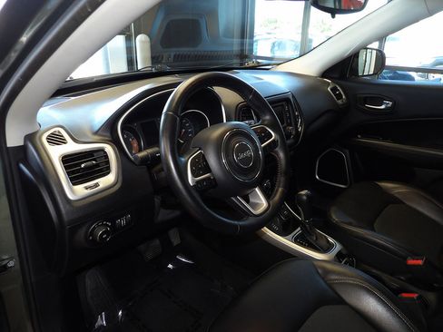 Used 2018 Jeep Compass Latitude w/ Cold Weather Group AWD/4WD image 24