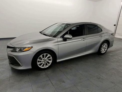 Used 2023 Toyota Camry LE image 4