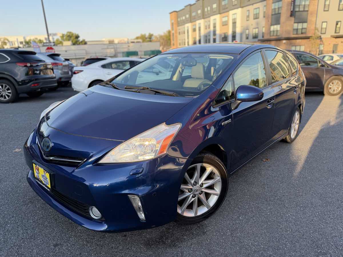 Used 2012 Toyota Prius V Five FWD image 3