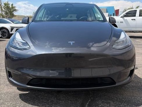 Used 2025 Tesla Model Y Long Range RWD image 1