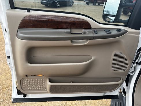 Used 2000 Ford F250 Lariat image 15