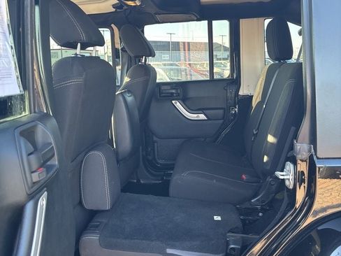Used 2017 Jeep Wrangler Unlimited Sahara w/ Connectivity Group AWD/4WD image 24