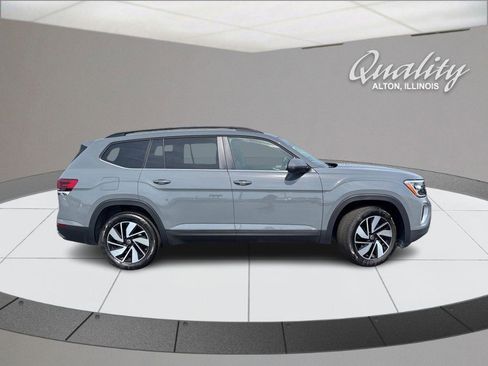 Used 2025 Volkswagen Atlas SE AWD/4WD image 3