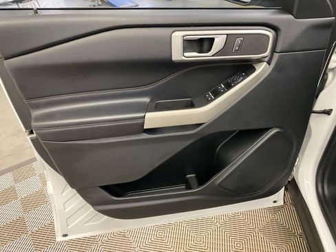 Used 2021 Ford Explorer XLT w/ Equipment Group 202A RWD image 16