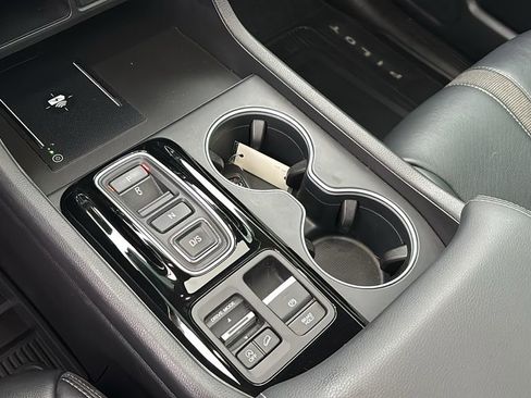 Certified 2023 Honda Pilot Touring image 21