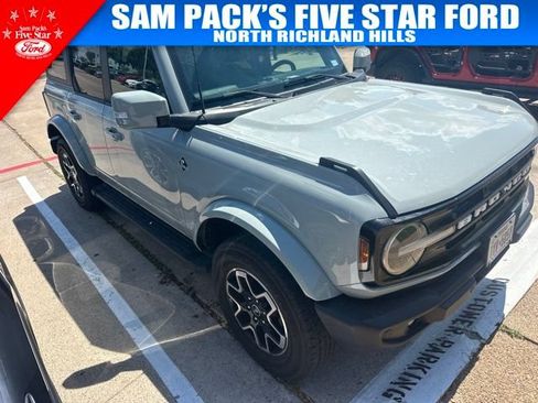 Used 2024 Ford Bronco Outer Banks AWD/4WD image 3