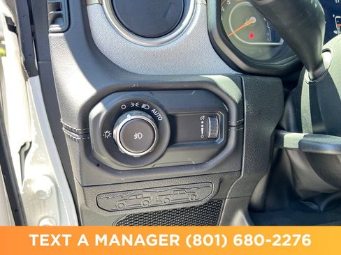Used 2025 Jeep Wrangler Unlimited Sahara AWD/4WD image 30