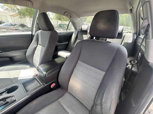 Used 2015 Toyota Camry LE FWD image 9