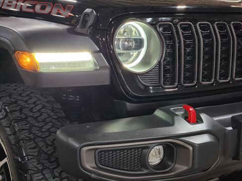 Used 2024 Jeep Wrangler Unlimited Rubicon w/ Safety Group AWD/4WD image 13