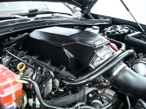 Used 2018 Chevrolet Camaro SS image 31