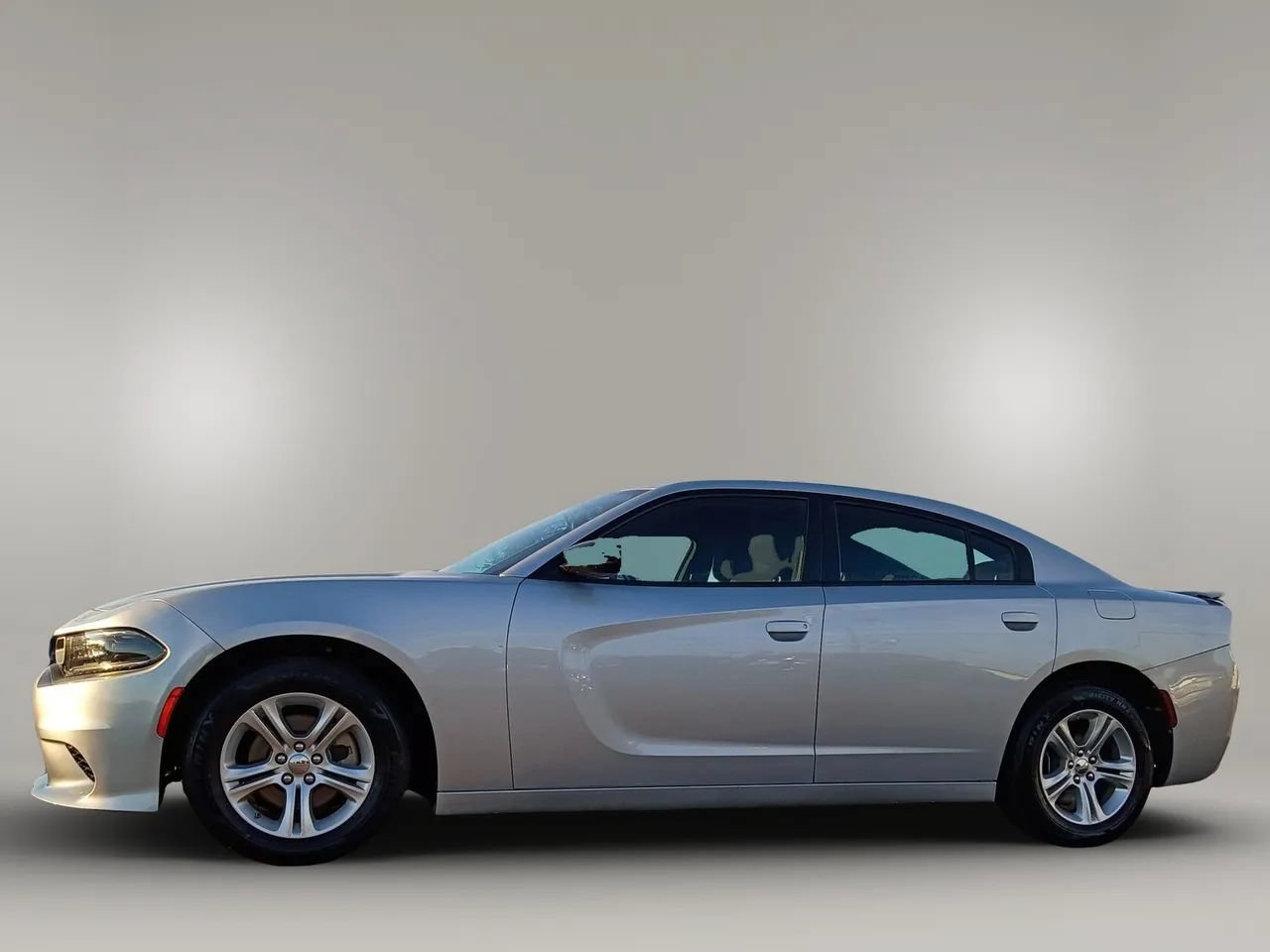 Used 2023 Dodge Charger SXT RWD image 3