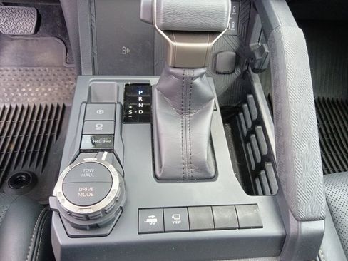Used 2025 Toyota Tacoma Limited AWD/4WD image 25