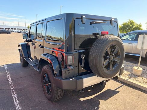 Used 2015 Jeep Wrangler Unlimited Sahara w/ Connectivity Group AWD/4WD image 6