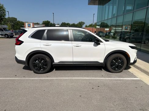 Used 2024 Honda CR-V Sport Touring image 2