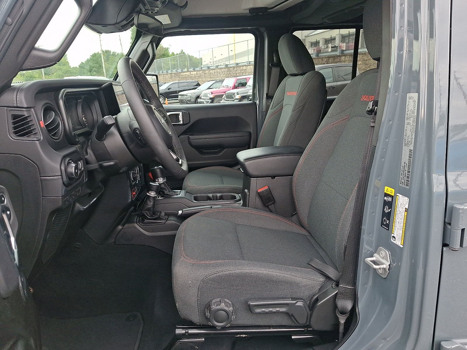 Used 2025 Jeep Wrangler Unlimited Rubicon w/ Convenience Group AWD/4WD image 13