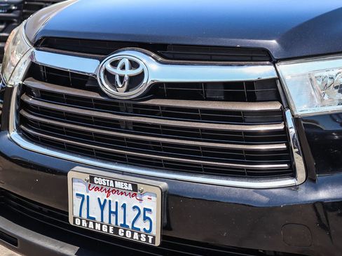 Used 2015 Toyota Highlander LE FWD image 9