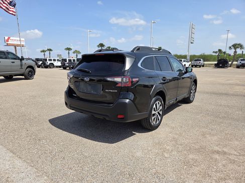 Used 2023 Subaru Outback Premium AWD/4WD image 7